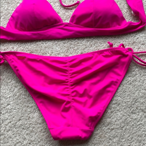 Victoria Secret bikini - Picture 3 of 4